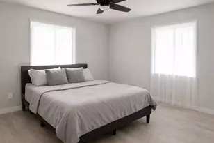 801 Trinity St, Anahuac, TX 77514 - Photo 3