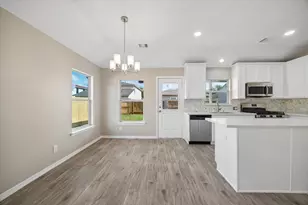 1523 Blossom Ln, Baytown, TX 77521 - Photo 7