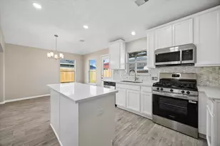 1523 Blossom Ln, Baytown, TX 77521 - Photo 9