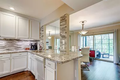 1800 Stoney Brook Drive #102, Houston, TX 77063 - Photo 5