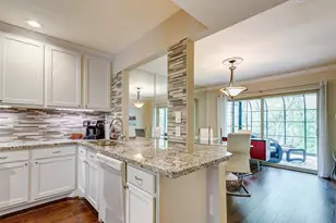 1800 Stoney Brook Dr, Houston, TX 77063 - Photo 5