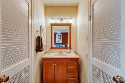 1800 Stoney Brook Drive #102, Houston, TX 77063 - Photo 13