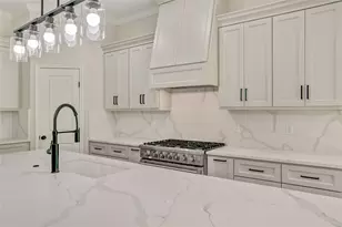 8405 Folkstone Ln, Houston, TX 77075 - Photo 11