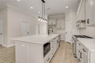 8405 Folkstone Ln, Houston, TX 77075 - Photo 9