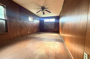 403 E Ward St, Refugio, TX 78377 - Photo 9