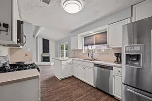 403 Buoy Rd, Houston, TX 77598 - Photo 9