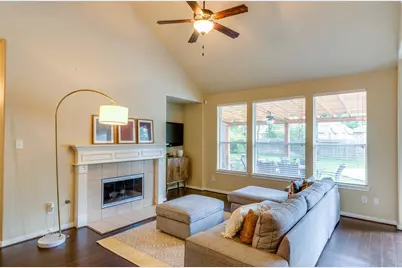 10 Caelin Court, The Woodlands, TX 77382 - Photo 9