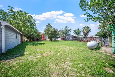 307 Center Street, Matagorda, TX 77457 - Photo 7