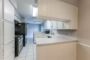 7015 Pine Vista Ln, Houston, TX 77092 - Photo 9