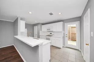 1714 Redwing Bluff Dr, Houston, TX 77009 - Photo 3