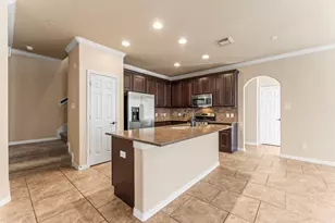 18 Umbria, The Woodlands, TX 77382 - Photo 5