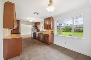 10 Pom Ct, Spring Valley, TX 77055 - Photo 17