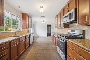 10 Pom Ct, Spring Valley, TX 77055 - Photo 13