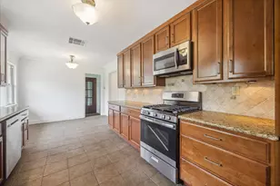 10 Pom Ct, Spring Valley, TX 77055 - Photo 15