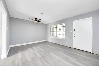 5606 Elmlawn Drive, Houston, TX 77033 - Photo 7