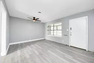 5606 Elmlawn Dr, Houston, TX 77033 - Photo 7