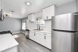 5606 Elmlawn Dr, Houston, TX 77033 - Photo 29