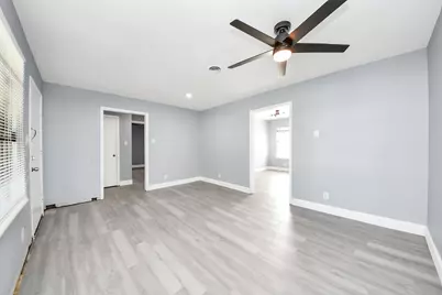 5606 Elmlawn Drive, Houston, TX 77033 - Photo 9