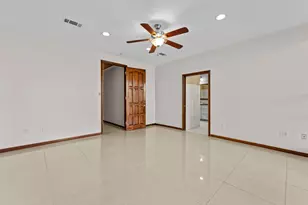 6018 Kirby Dr, West University Place, TX 77005 - Photo 9