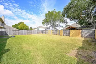 9127 Stoneleigh Dr, Sugar Land, TX 77479 - Photo 33