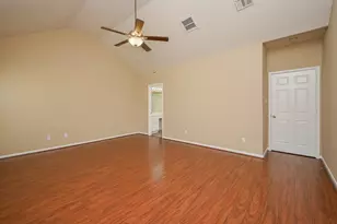 9127 Stoneleigh Dr, Sugar Land, TX 77479 - Photo 17