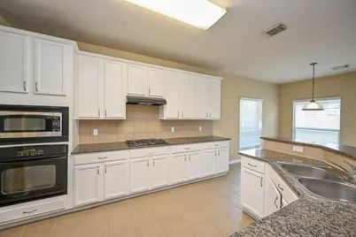9127 Stoneleigh Drive, Sugar Land, TX 77479 - Photo 11