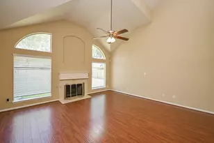 9127 Stoneleigh Dr, Sugar Land, TX 77479 - Photo 3