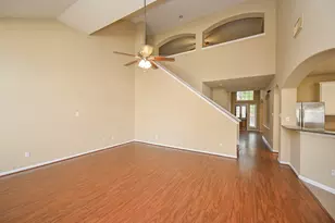 9127 Stoneleigh Dr, Sugar Land, TX 77479 - Photo 5