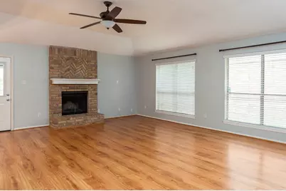 2318 Colonial Ridge Drive, Friendswood, TX 77546 - Photo 5
