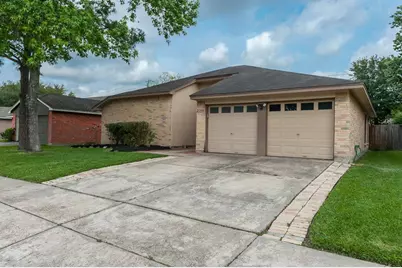 2318 Colonial Ridge Drive, Friendswood, TX 77546 - Photo 3
