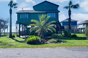 140 Ocean View Dr, Crystal Beach, TX 77650 - Photo 1