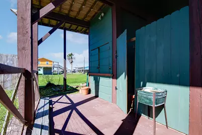 140 Ocean View Drive, Crystal Beach, TX 77650 - Photo 7