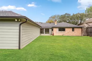 10831 Holly Springs Dr, Houston, TX 77042 - Photo 45