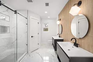 10831 Holly Springs Dr, Houston, TX 77042 - Photo 31