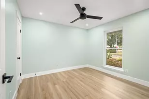 10831 Holly Springs Dr, Houston, TX 77042 - Photo 37