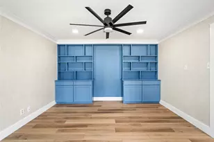 10831 Holly Springs Dr, Houston, TX 77042 - Photo 11