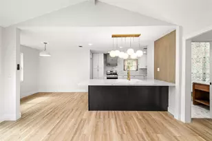 10831 Holly Springs Dr, Houston, TX 77042 - Photo 19