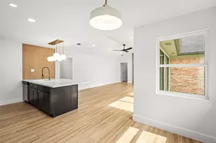 10831 Holly Springs Dr, Houston, TX 77042 - Photo 21