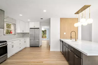 10831 Holly Springs Drive, Houston, TX 77042 - Photo 23