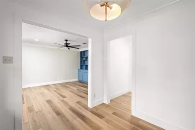 10831 Holly Springs Drive, Houston, TX 77042 - Photo 9