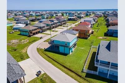 987 Surf, Crystal Beach, TX 77650 - Photo 3