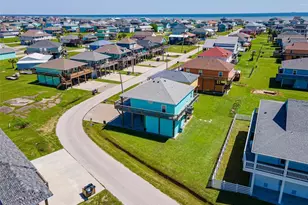 987 Surf, Crystal Beach, TX 77650 - Photo 3