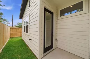 8203 Calhoun Rd, Houston, TX 77033 - Photo 33