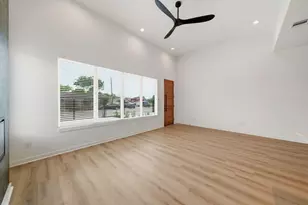 8203 Calhoun Rd, Houston, TX 77033 - Photo 21