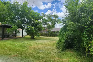 11015 Fleming Dr, Houston, TX 77013 - Photo 13