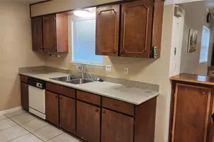 11015 Fleming Dr, Houston, TX 77013 - Photo 9