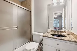 2204 Colorado St, Houston, TX 77007 - Photo 9