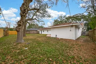 2304 Belvedere Dr, Baytown, TX 77520 - Photo 43