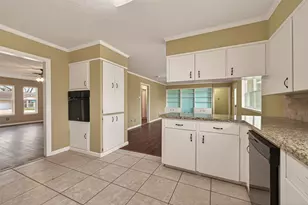 2304 Belvedere Dr, Baytown, TX 77520 - Photo 15