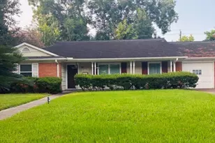 5617 Flack Dr, Houston, TX 77081 - Photo 1